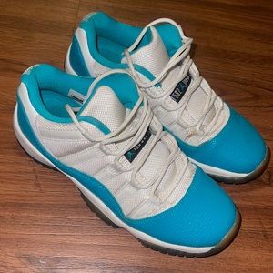 Aqua Safari Retro Low Jordan’s
